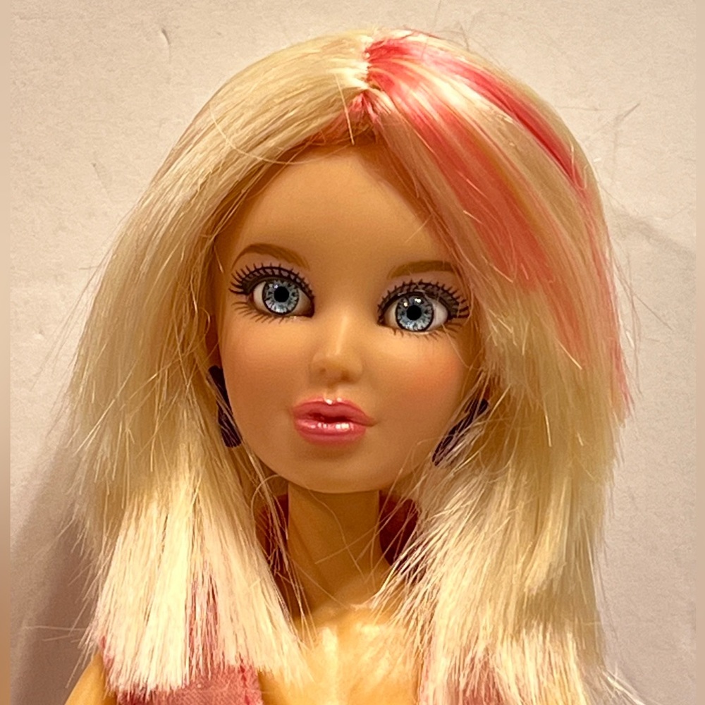 Spin Master Liv Sophie Fully Articulated Doll With Three Wigs